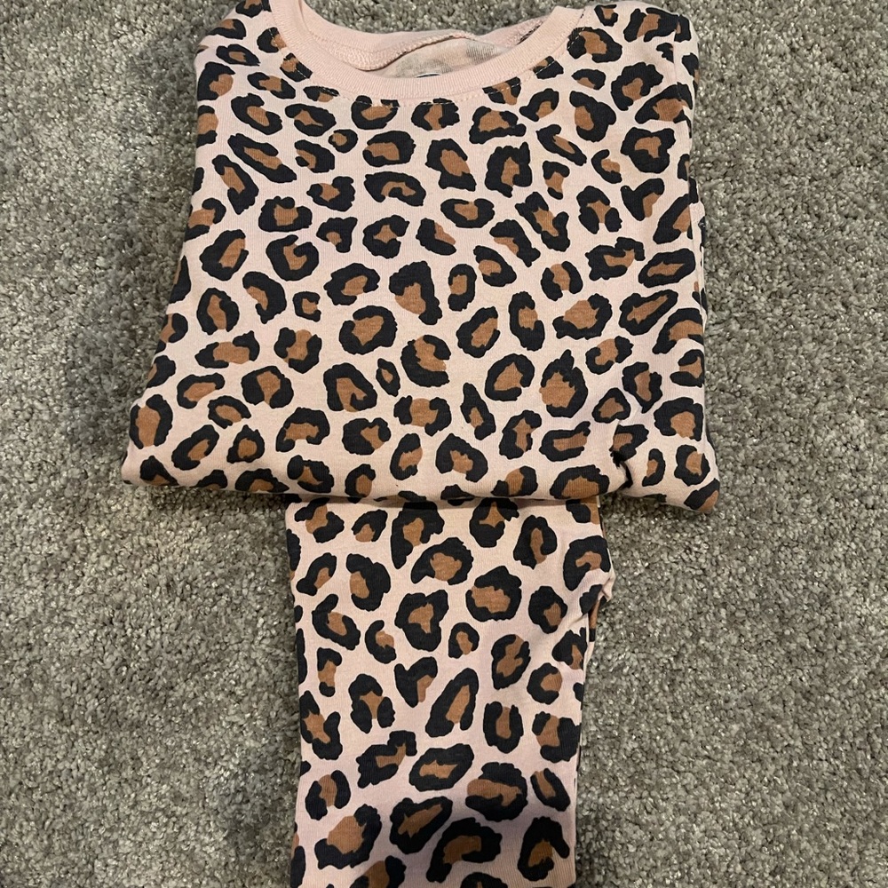 Girls leopard pajamas
